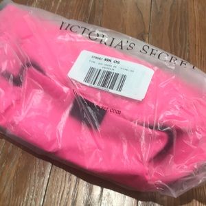PINK Victoria's Secret Bags - NEW VS PINK Oversized Belt Bag fanny pack PINK Victoria's Secret Bags - NEW VS PINK Oversized Belt Bag fanny pack